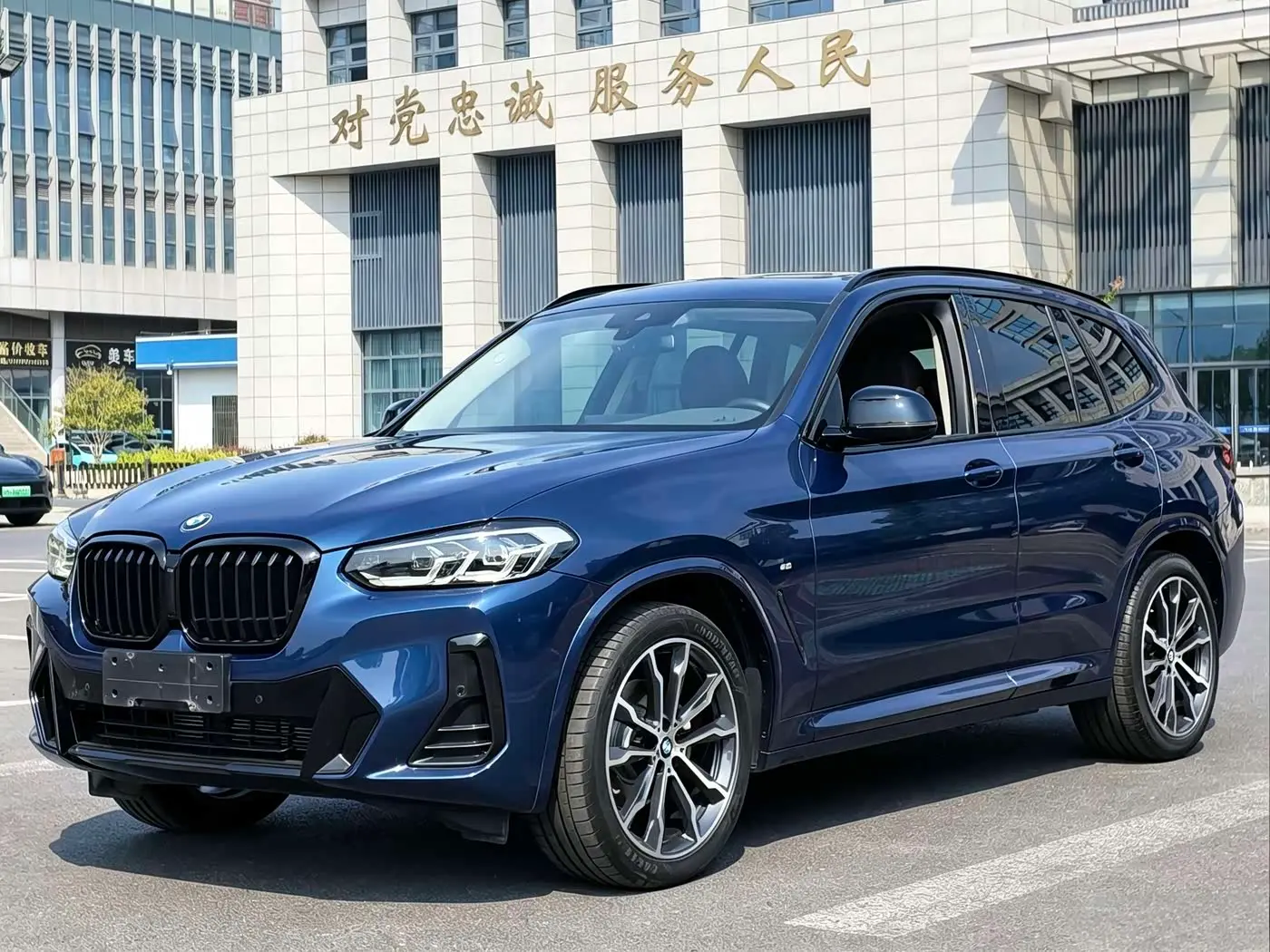 BMW X3 2022 — Фото 1/10