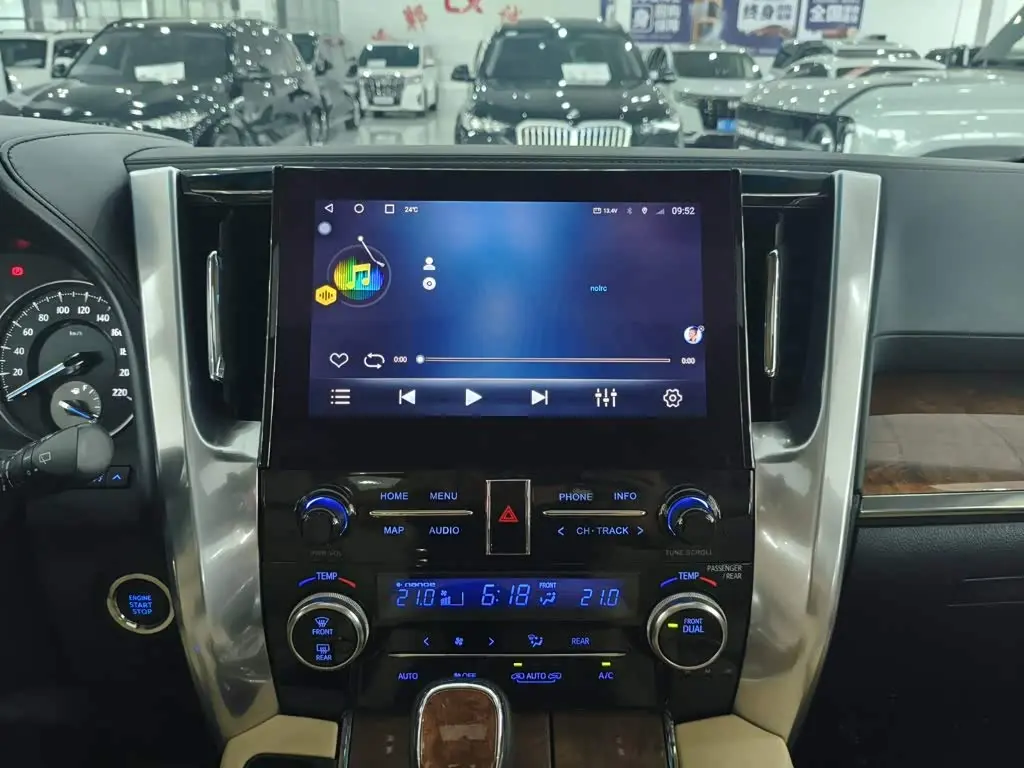 Toyota Alphard 2018 — Фото 10/18