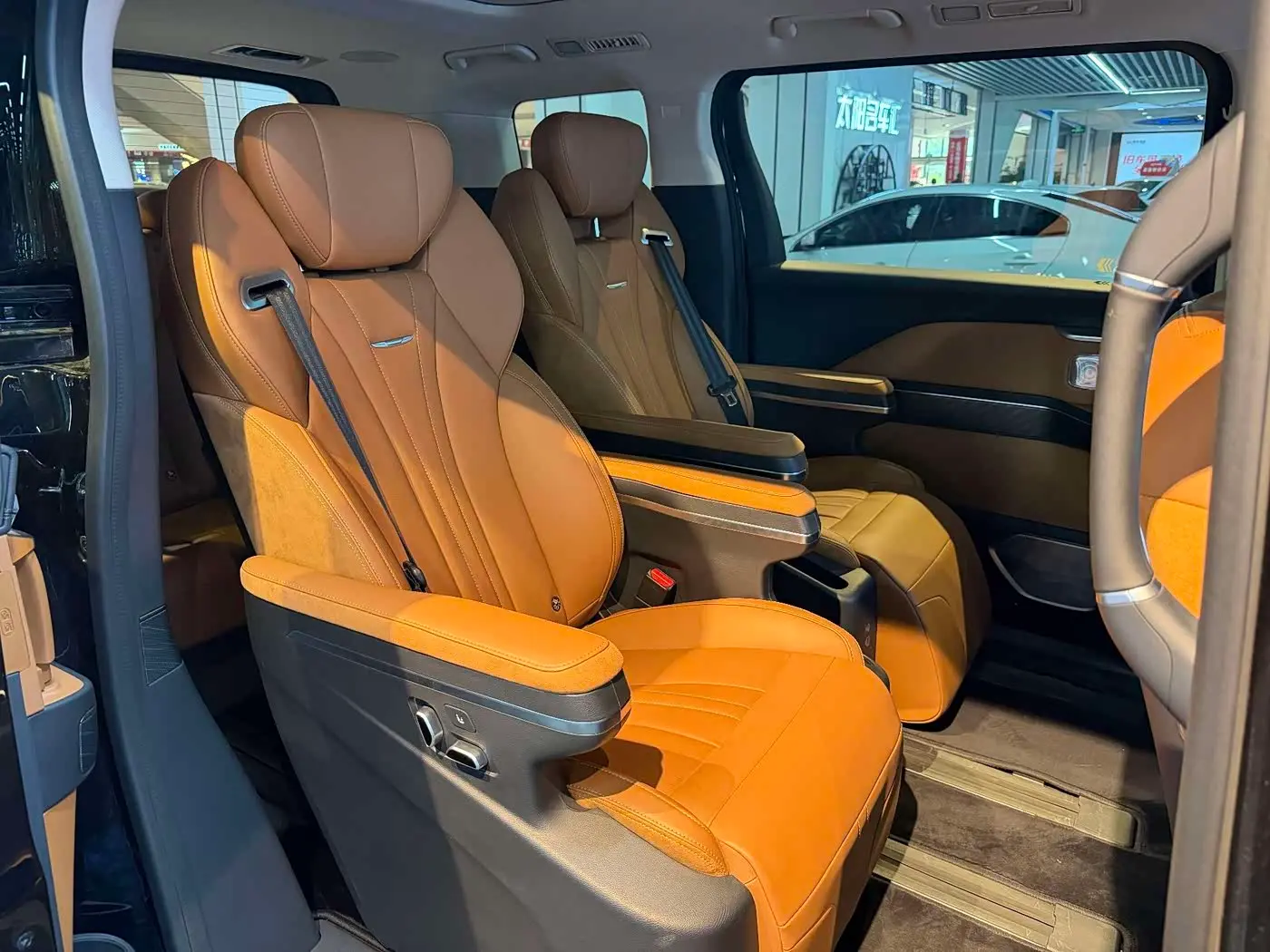 Hongqi HQ9 PHEV 2026 — Şəkil 15/18