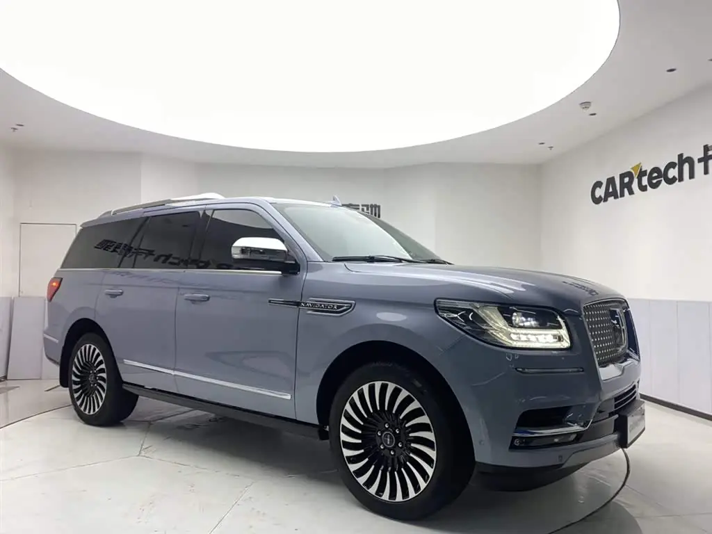 Lincoln Navigator 2023 — Şəkil 2/20