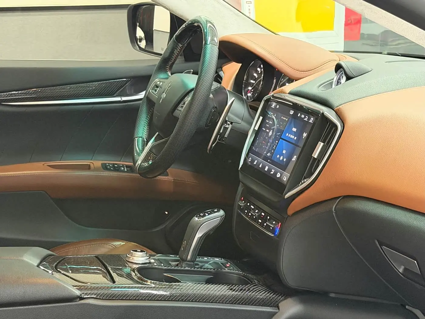 Maserati Ghibli 2015 — Şəkil 13/14