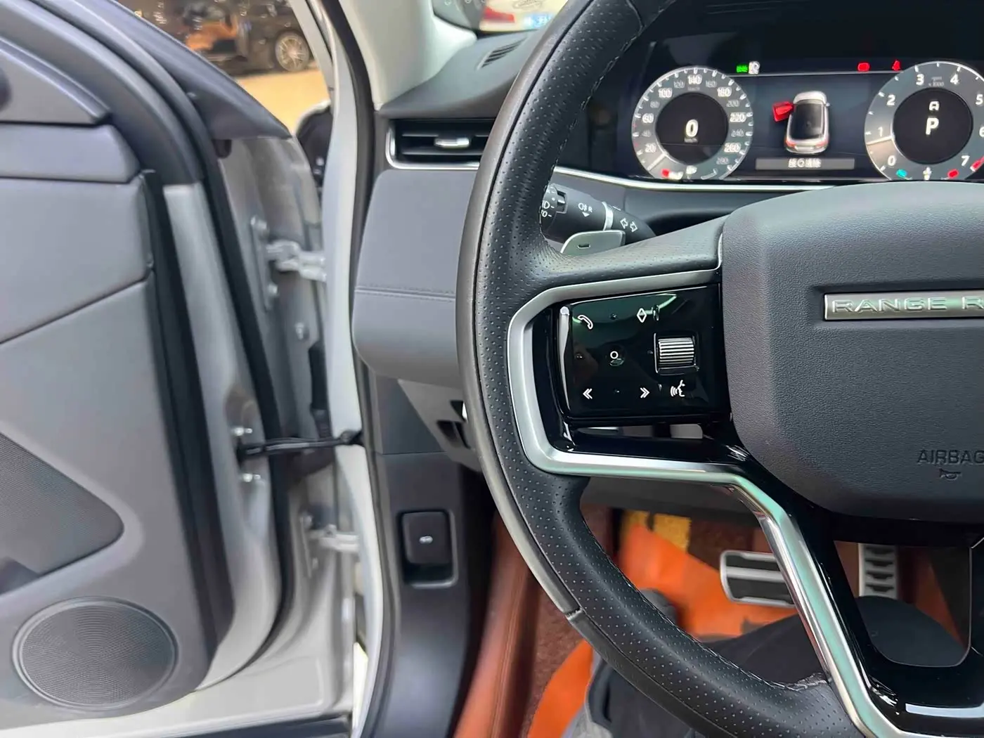 Land Rover Range Rover Evoque 2020 — Фото 13/20