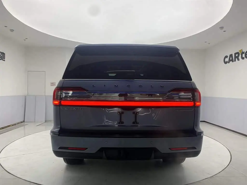 Lincoln Navigator 2023 — Şəkil 6/20