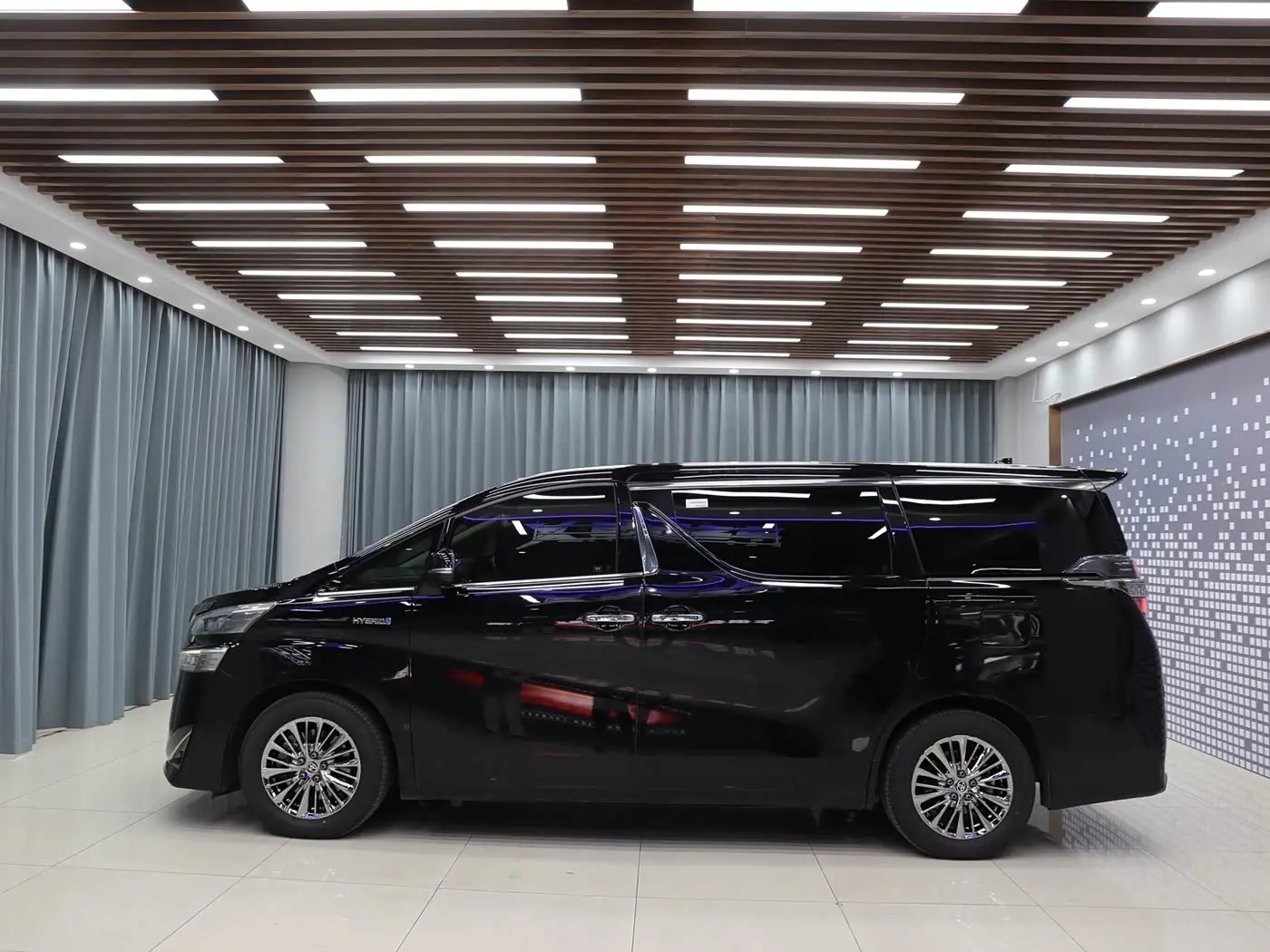 Toyota Vellfire 2020 — Şəkil 3/10