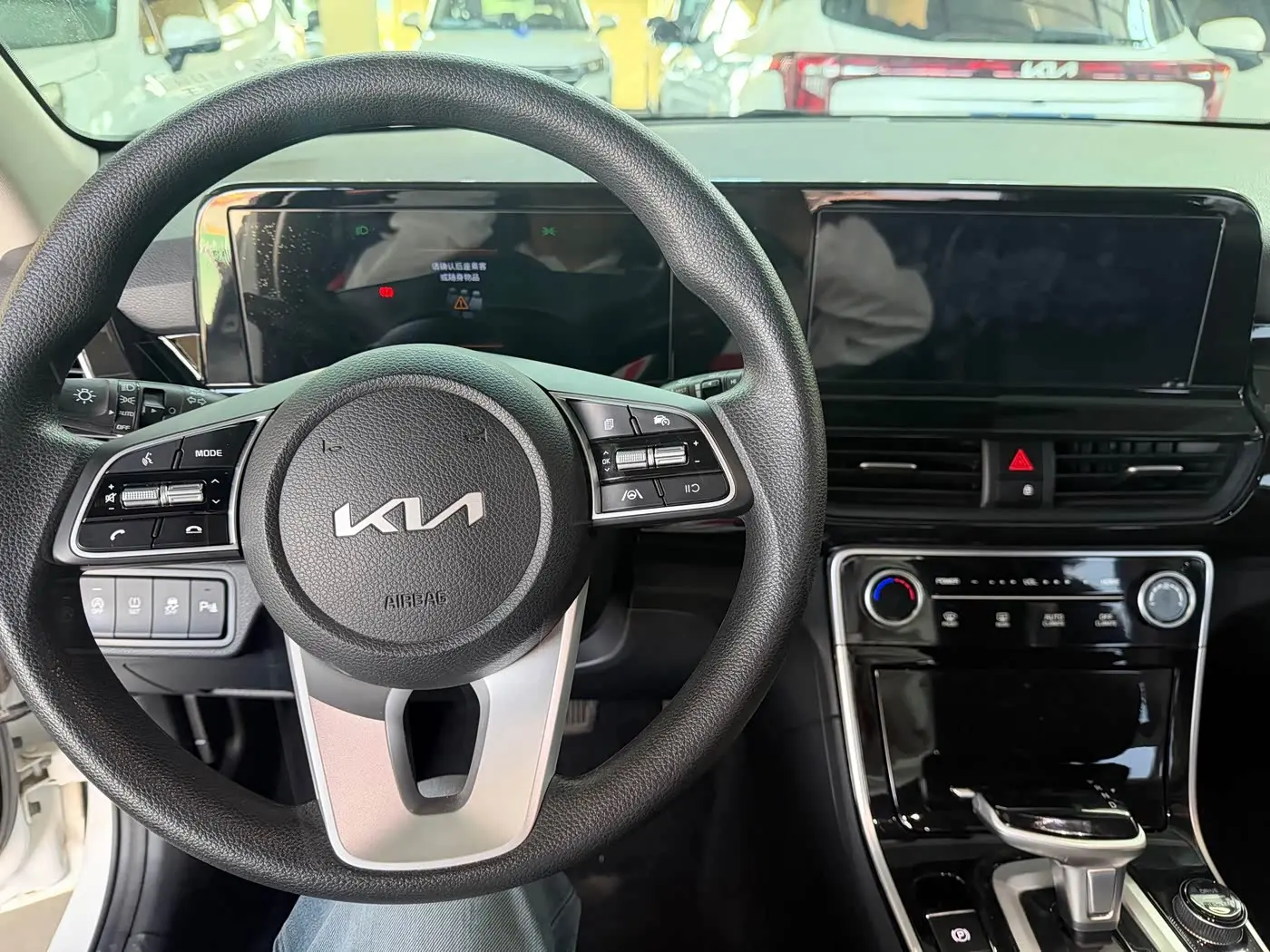 Kia Seltos 2023 — Şəkil 15/20