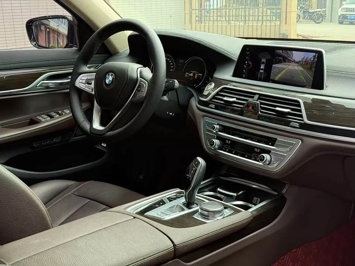 BMW 7 Series 2017 — Photo 6/9