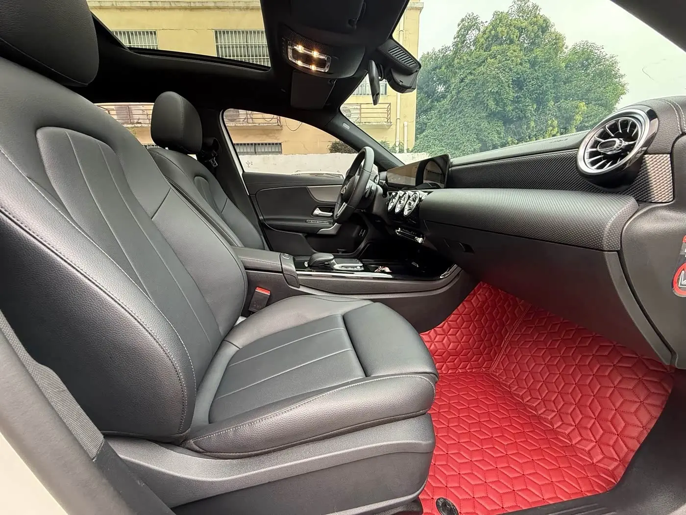 Mercedes-Benz A-Class 2022 — Photo 7/19