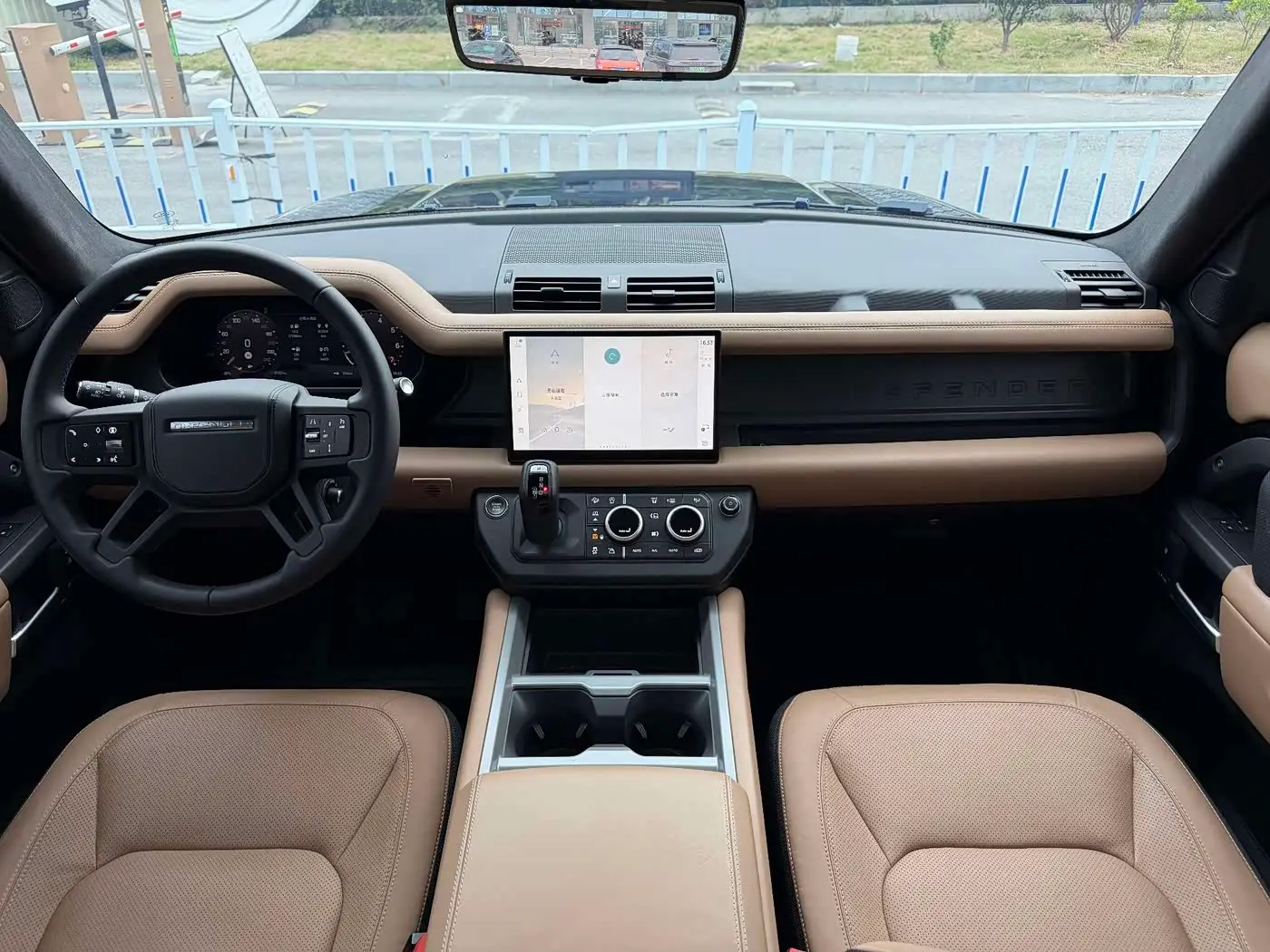 Land Rover Defender 2026 — Фото 8/15