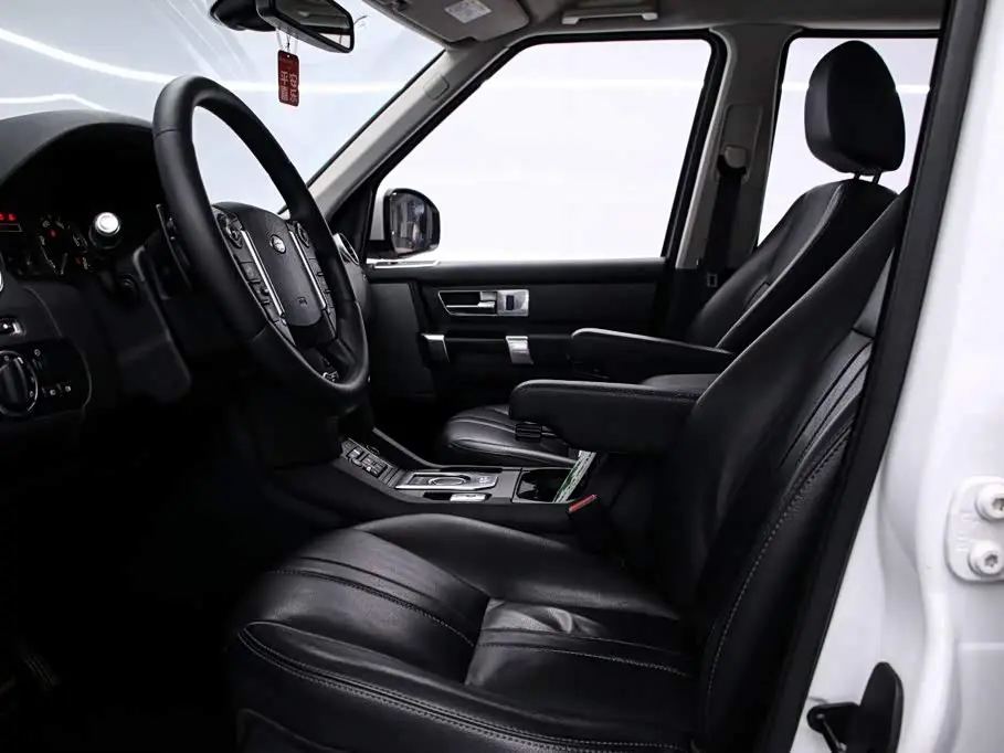 Land Rover Discovery 2016 — Photo 14/19