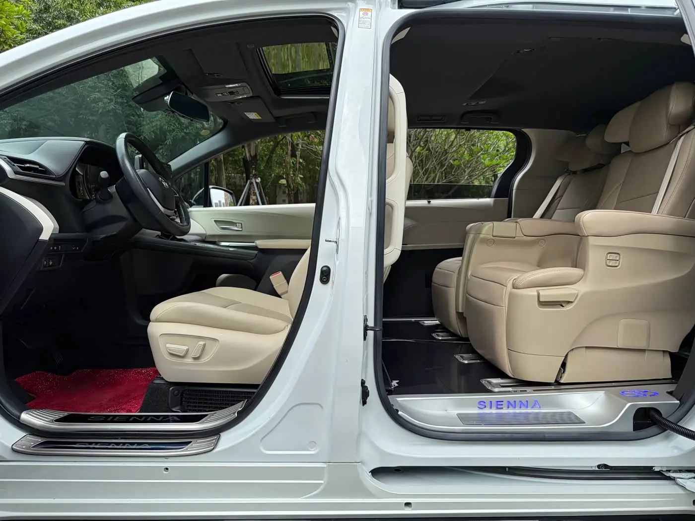 Toyota Sienna 2023 — Photo 14/20