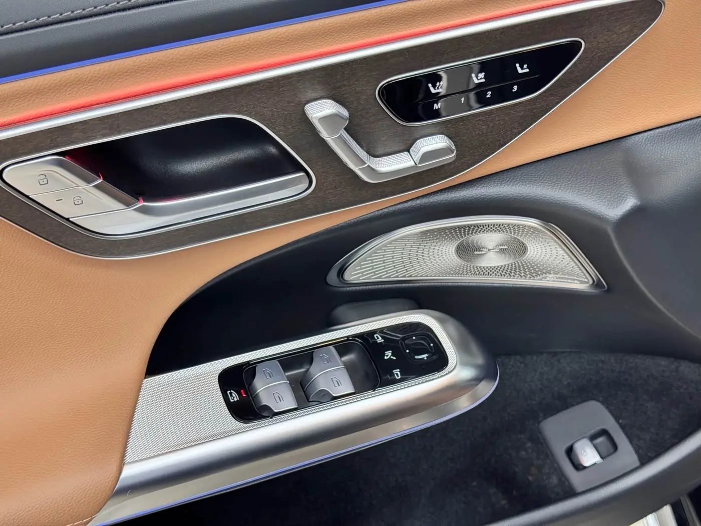 Mercedes-Benz E-Class 2024 — Photo 10/20