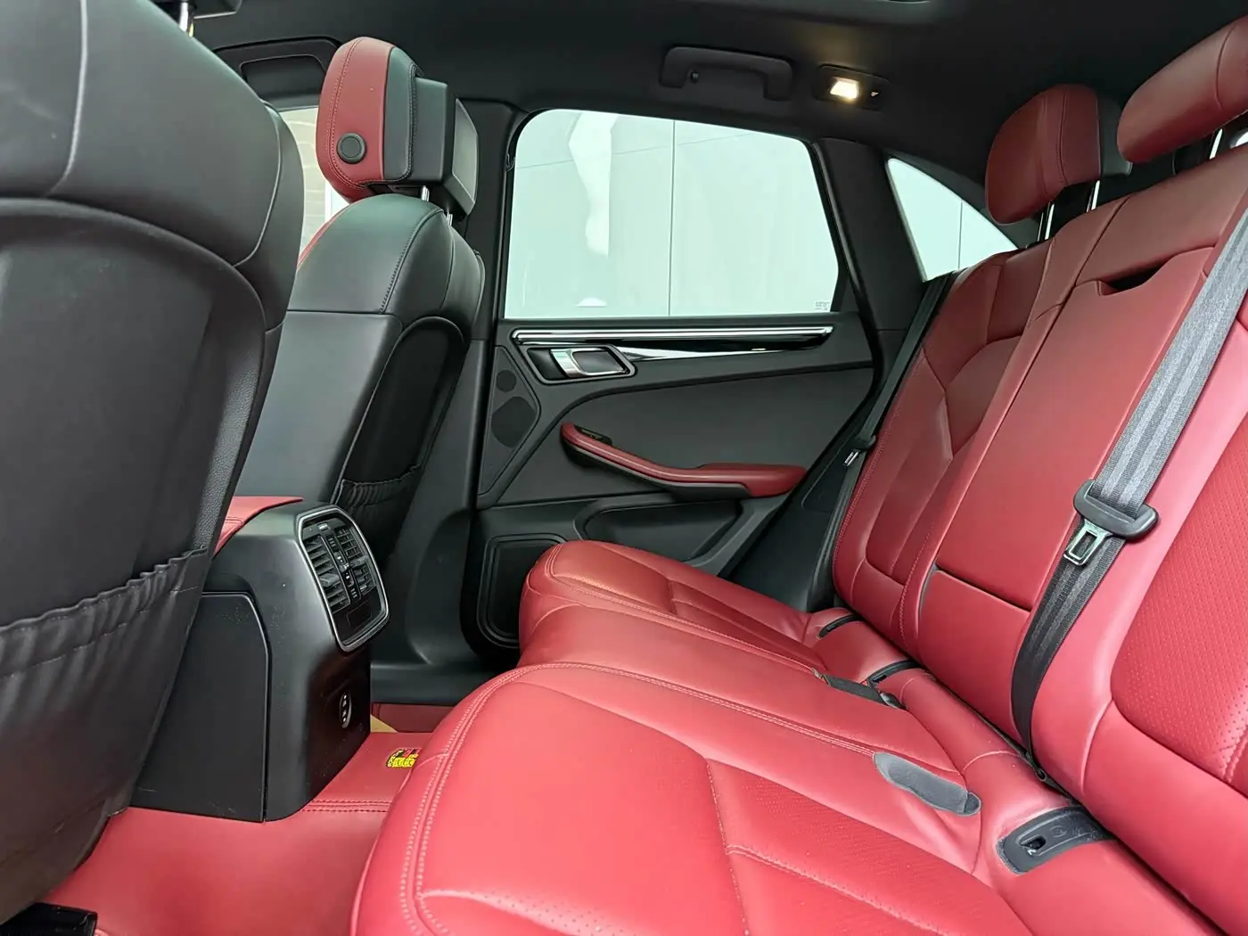 Porsche Macan 2023 — Şəkil 10/17