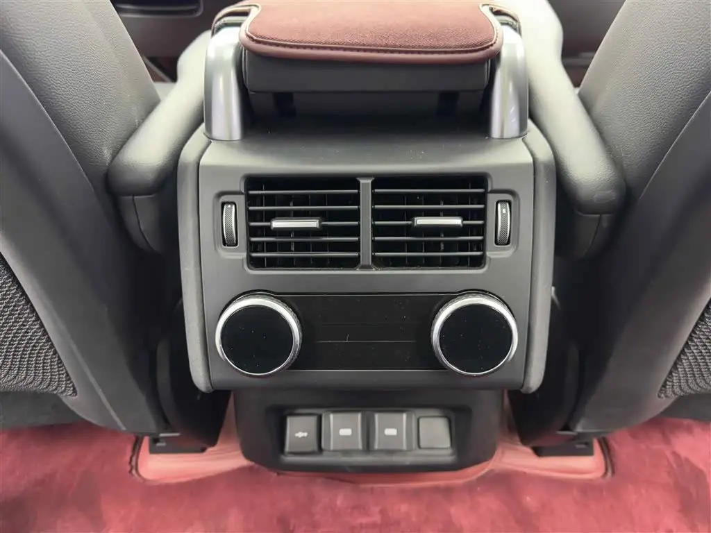 Land Rover Discovery 2024 — Photo 11/20