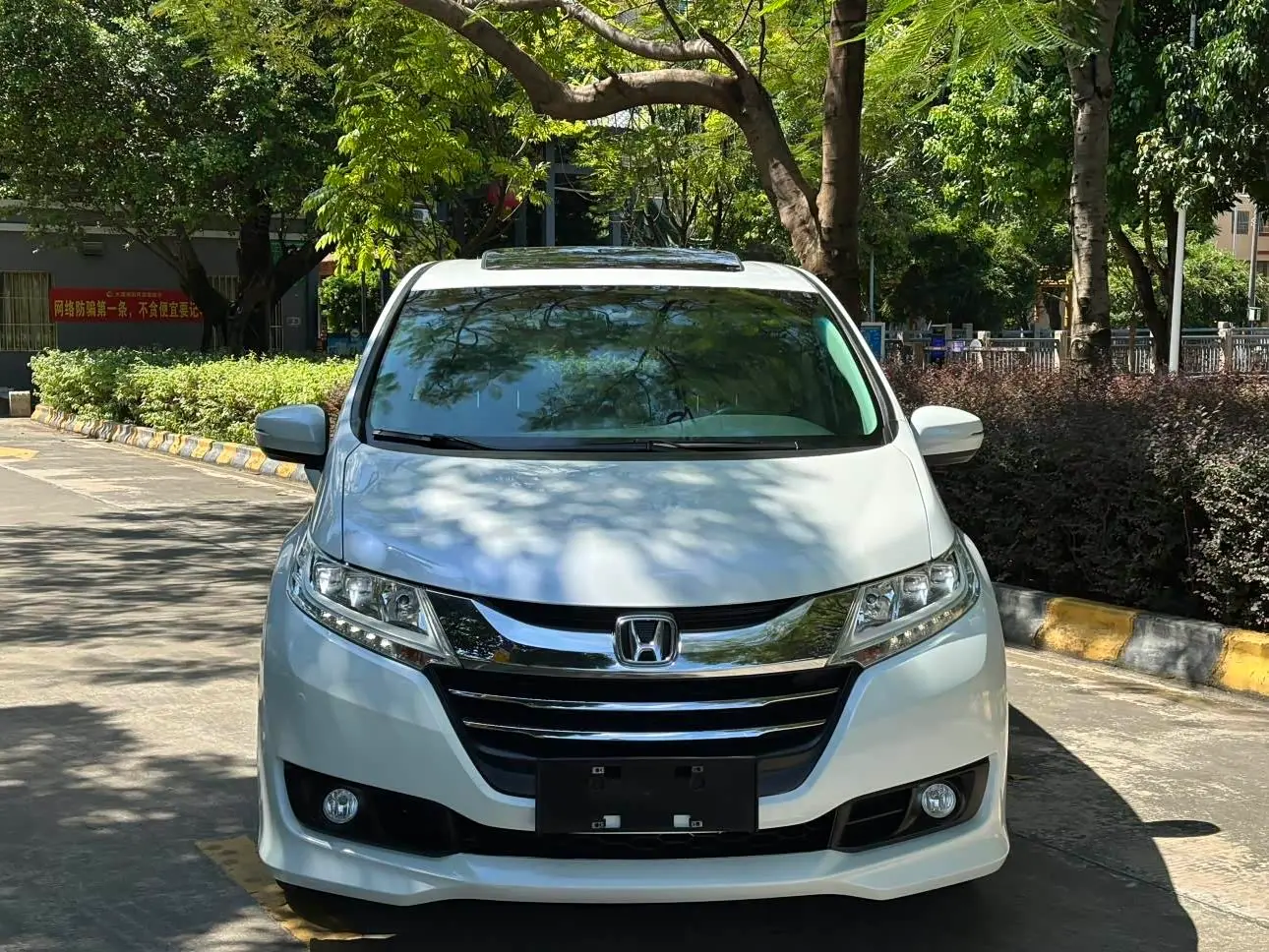 Honda Odyssey 2018 — Фото 2/20