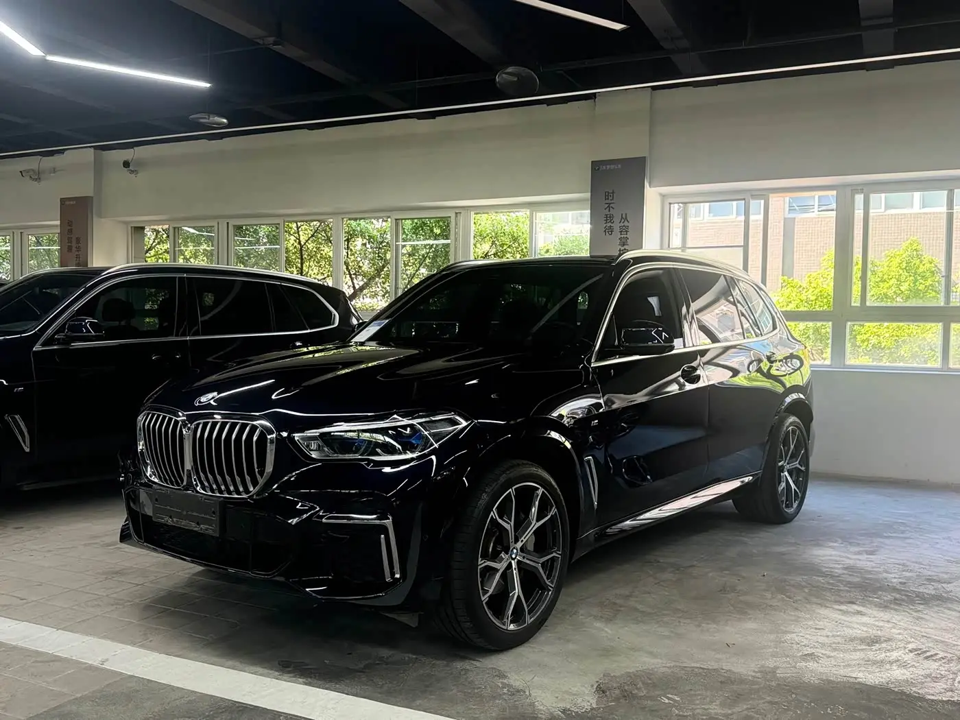 BMW X5 2023 — Фото 1/9