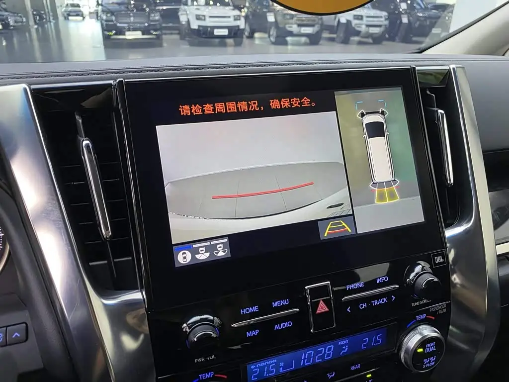 Toyota Vellfire 2023 — Photo 15/20