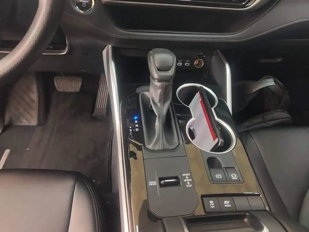 Toyota Highlander 2024 — Photo 14/20