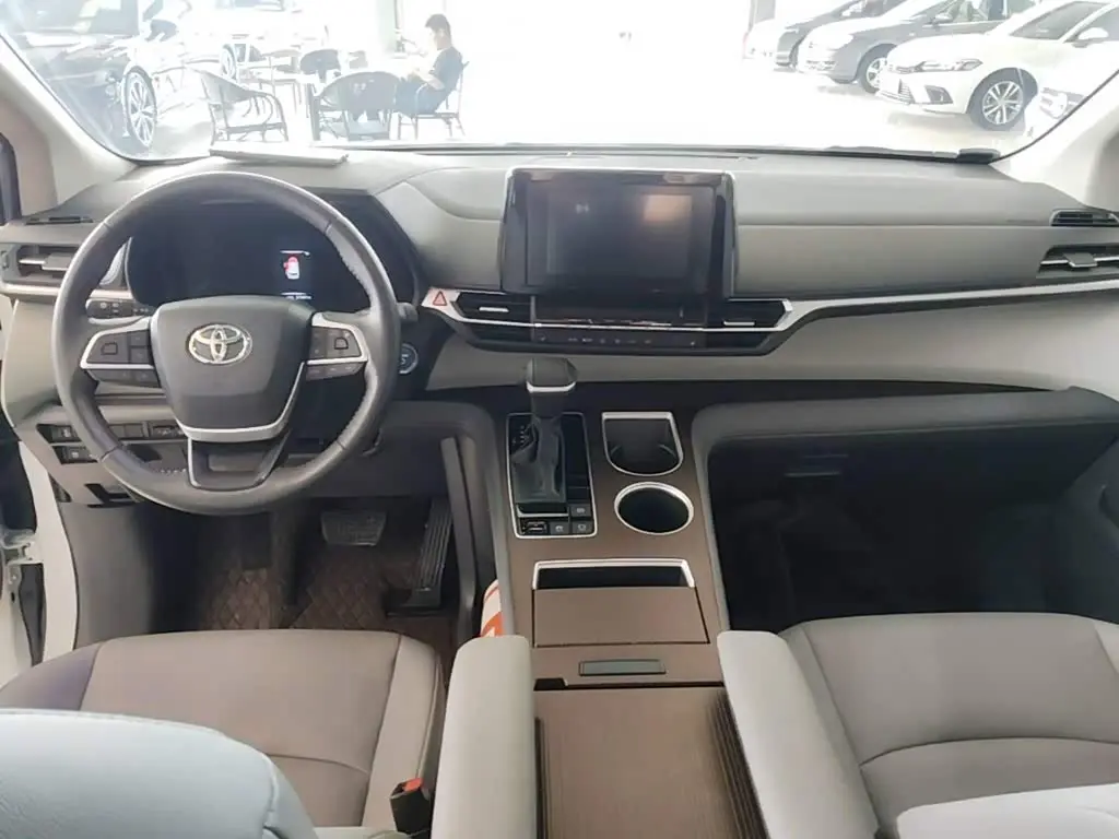 Toyota Sienna 2024 — Photo 5/19