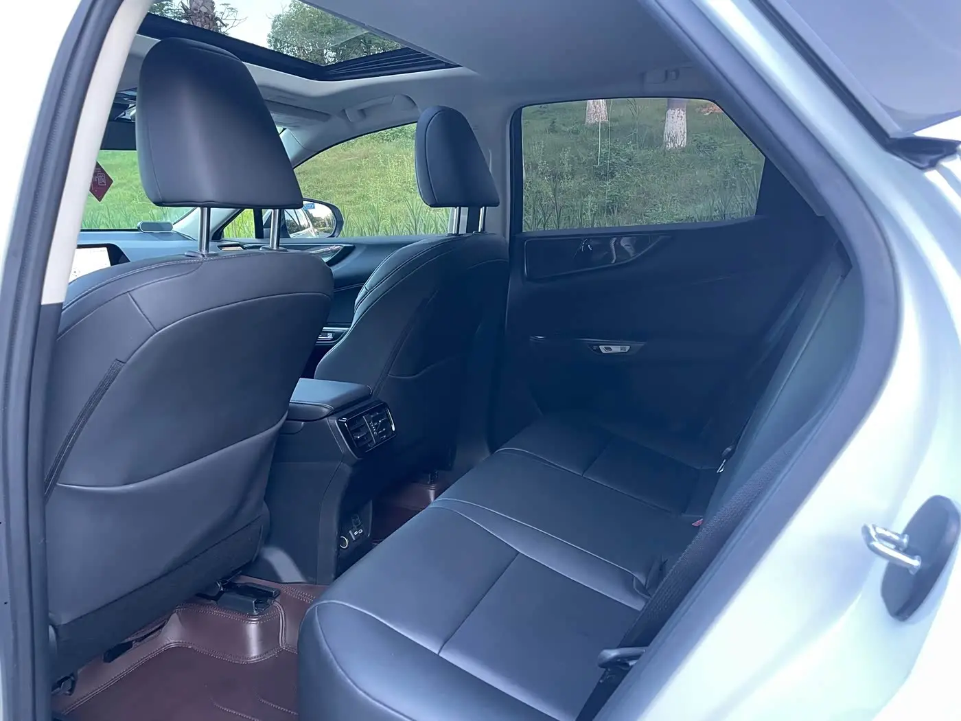 Lexus NX 2022 — Photo 6/9