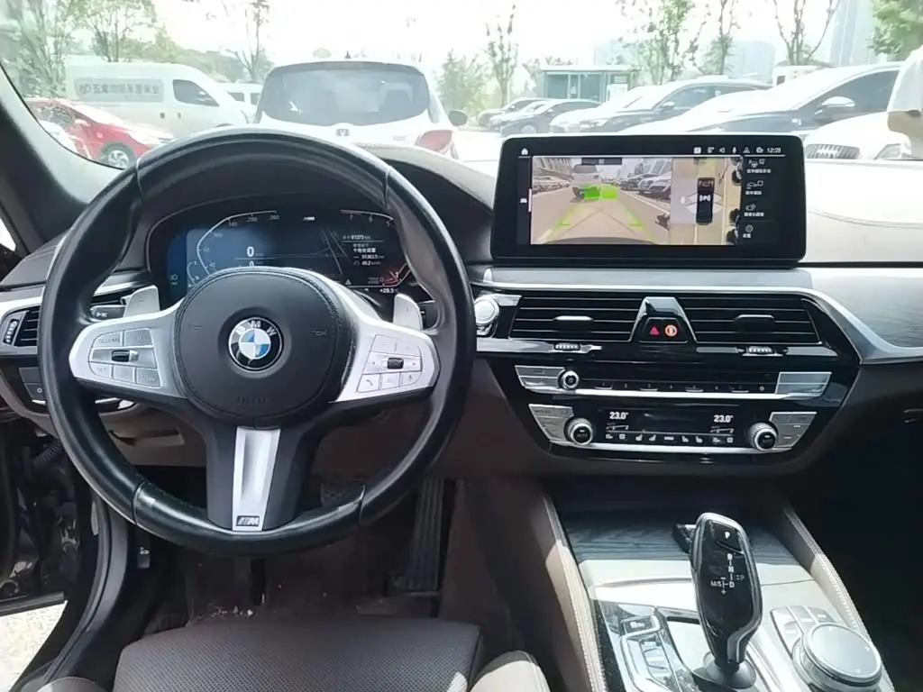 BMW 5 Series 2022 — Photo 12/20