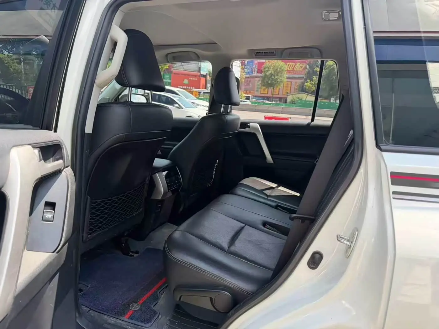 Toyota Prado 2019 — Photo 6/9