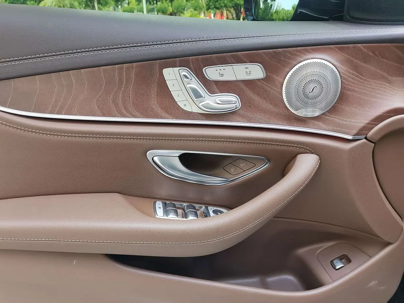 Mercedes-Benz E-Class 2023 — ფოტო 18/20