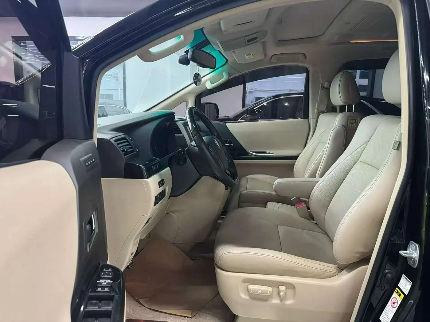 Toyota Alphard 2012 — Photo 4/9
