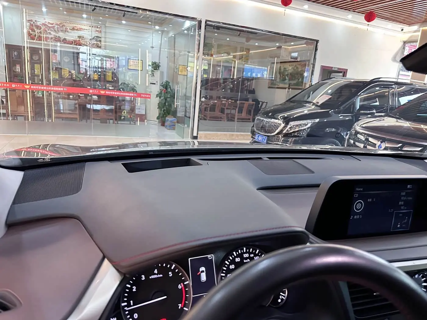 Lexus RX 2021 — Photo 8/18
