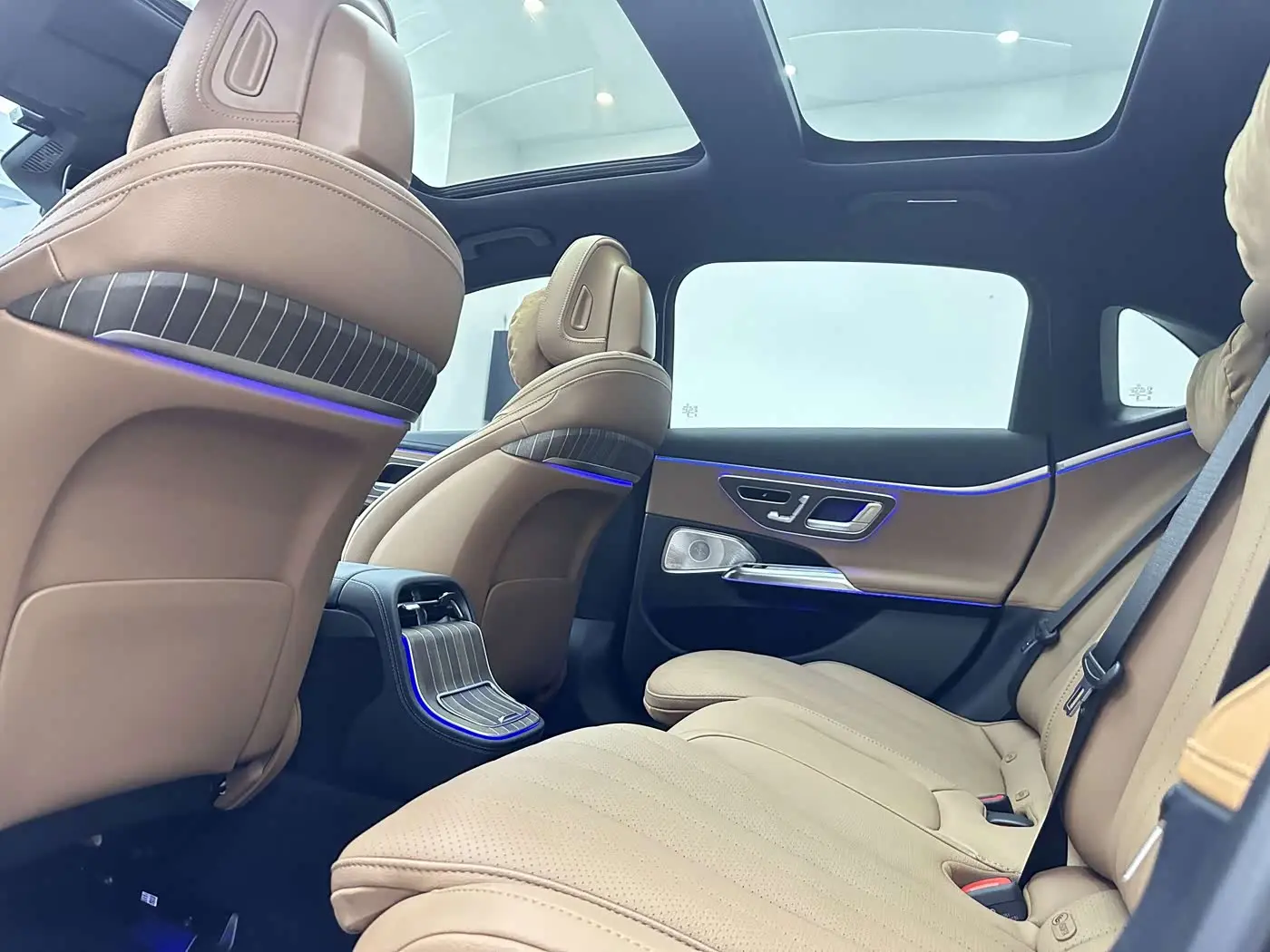 Mercedes-Benz E-Class 2025 — Фото 15/20