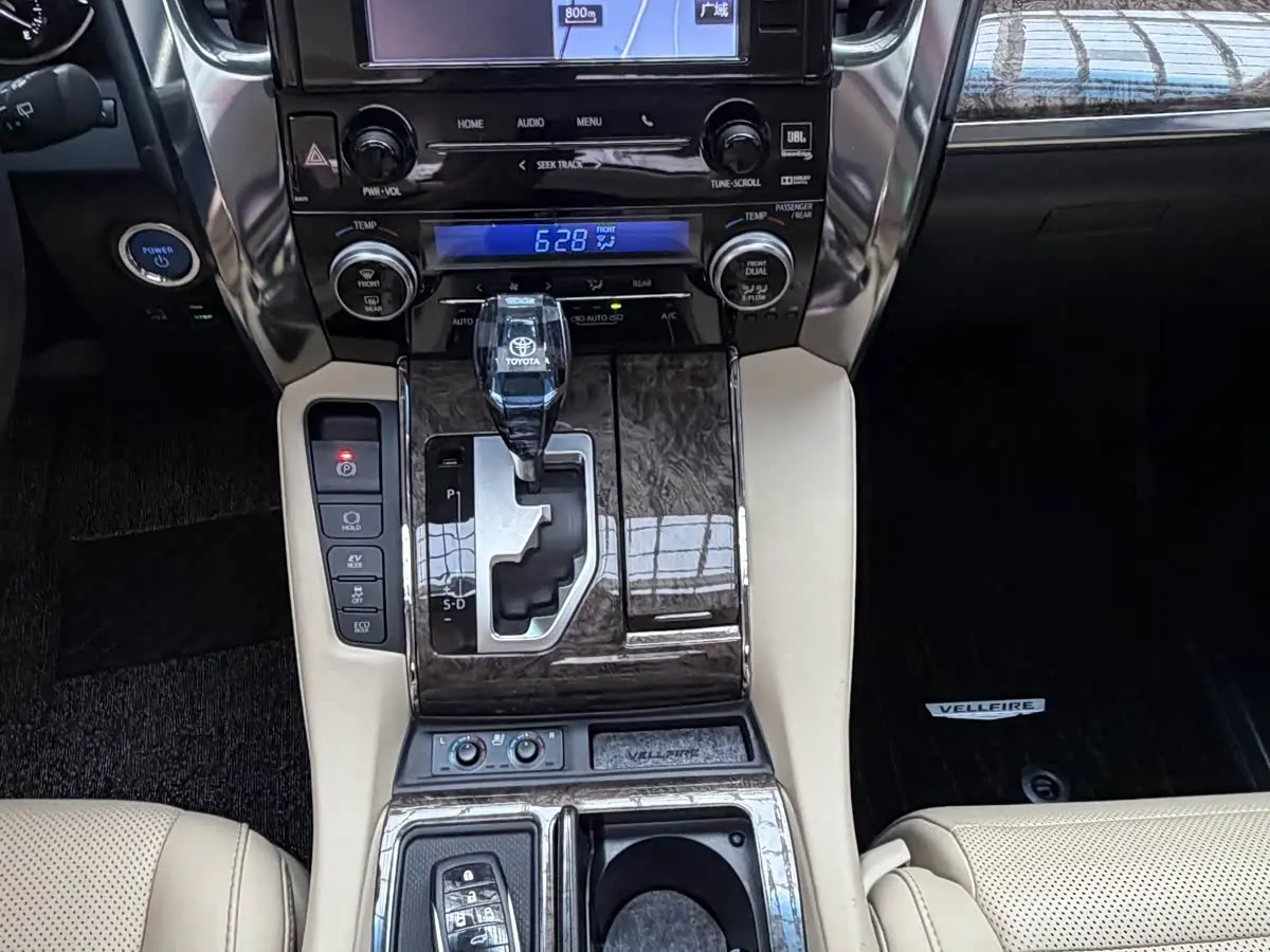 Toyota Vellfire 2020 — Photo 13/20