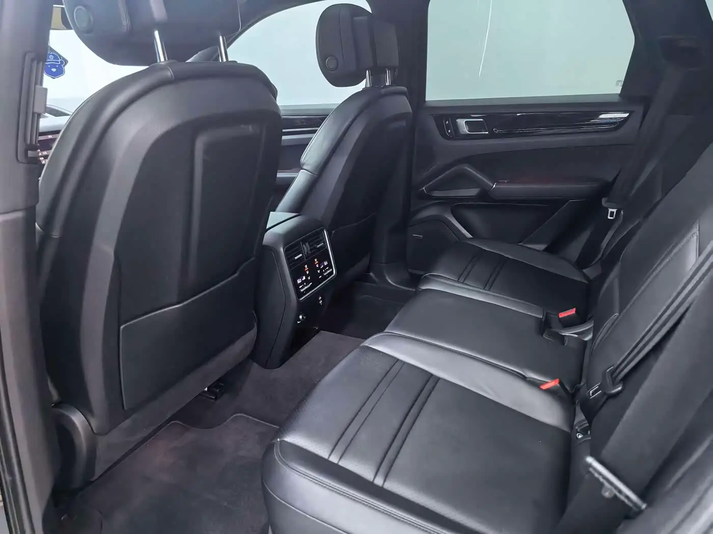 Porsche Cayenne 2020 — Photo 7/18