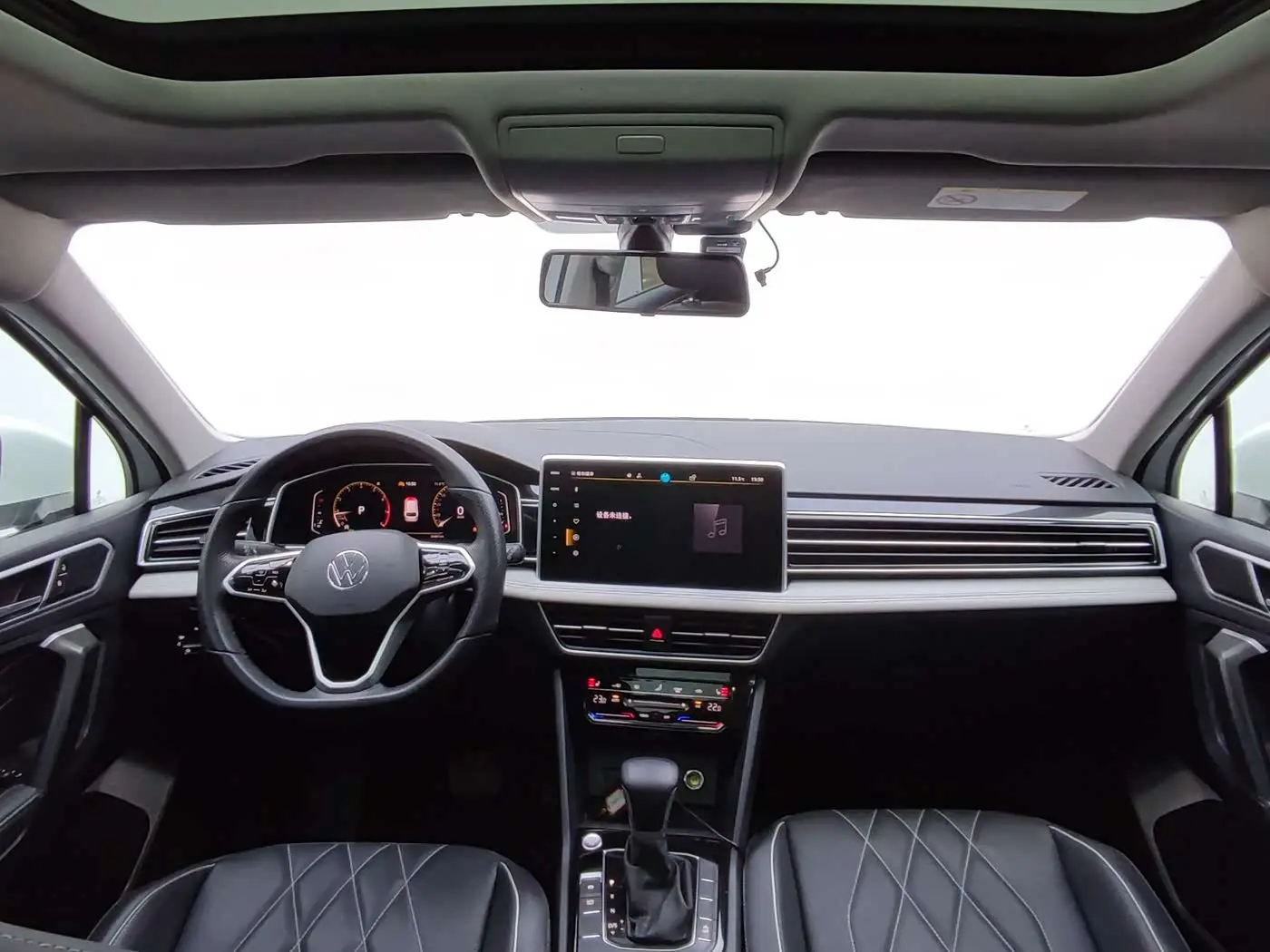 Volkswagen Tiguan L 2023 — Photo 10/18