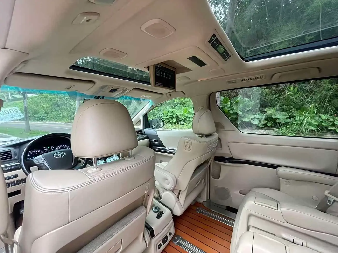 Toyota Alphard 2014 — Photo 11/12