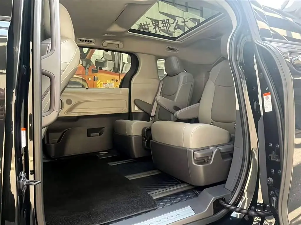 Toyota Granvia 2024 — Photo 10/14