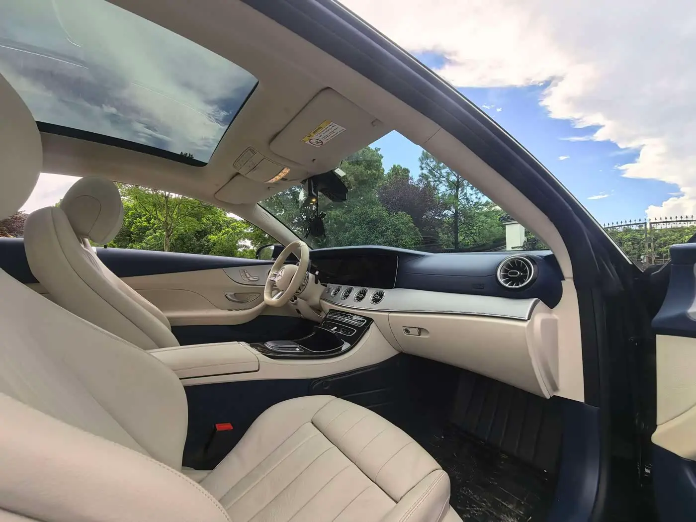 Mercedes-Benz E-Class 2023 — Photo 11/15