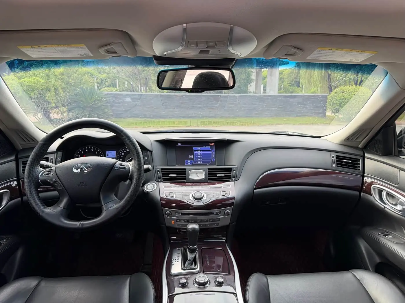 Infiniti Q70 2017 — Photo 5/13