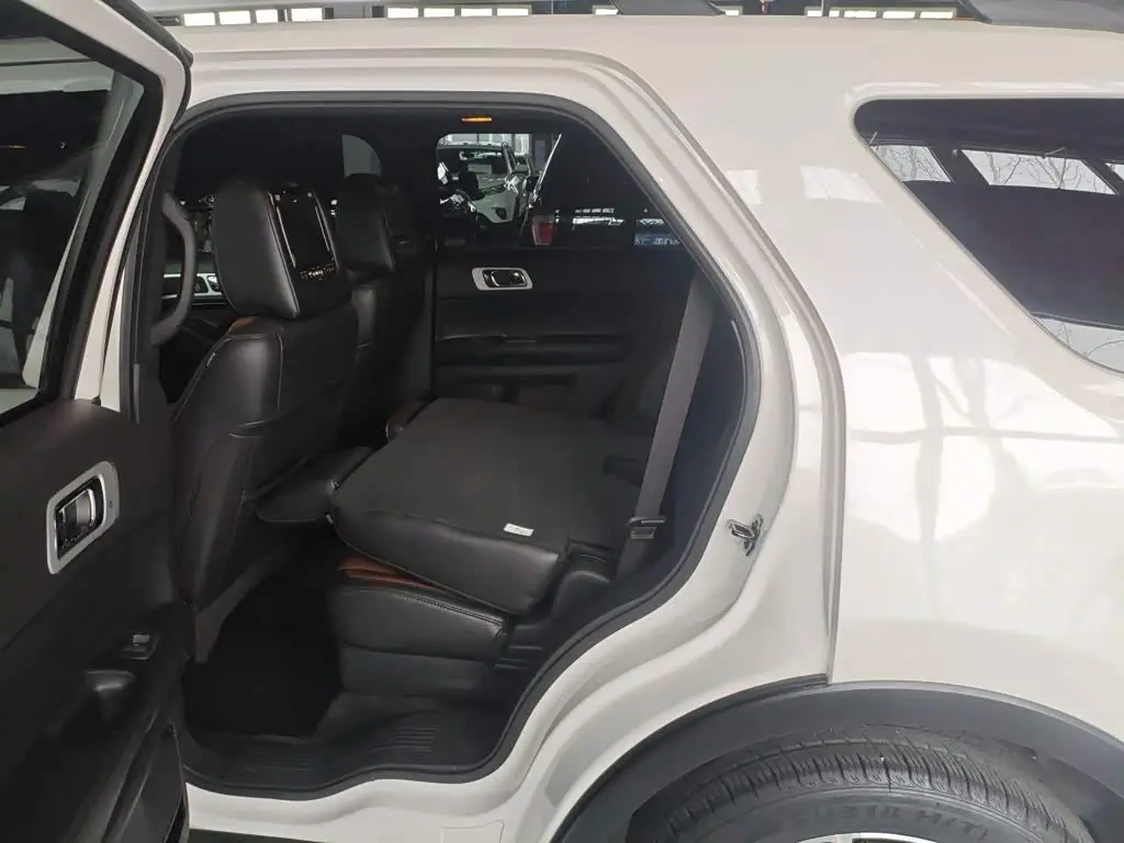 Ford Explorer 2015 — Фото 15/16