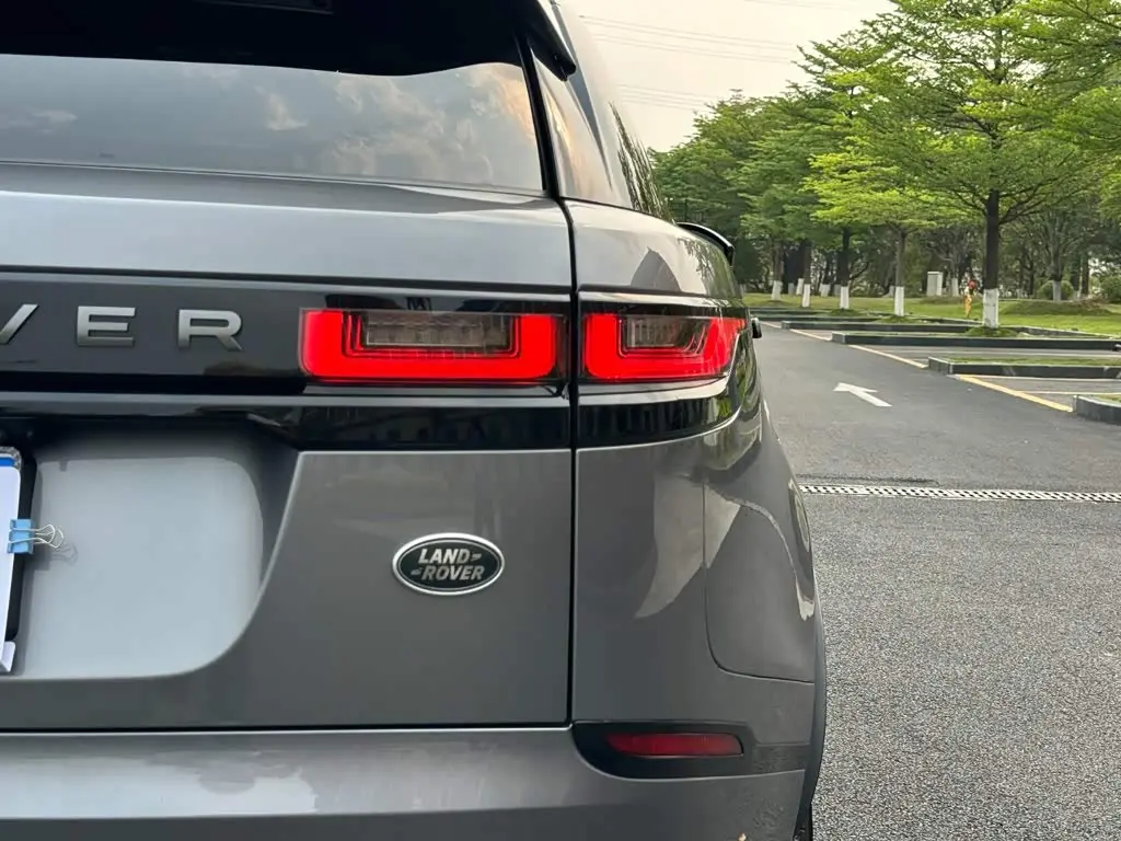 Land Rover Range Rover Velar 2020 — Şəkil 12/18