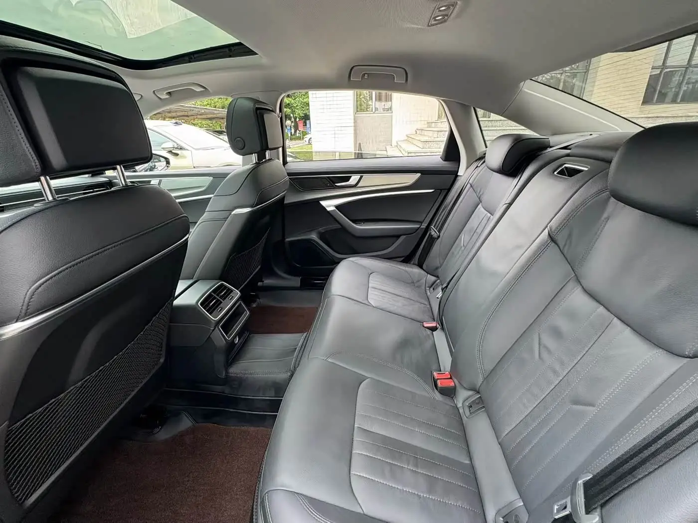 Audi A6L 2020 — Photo 9/9