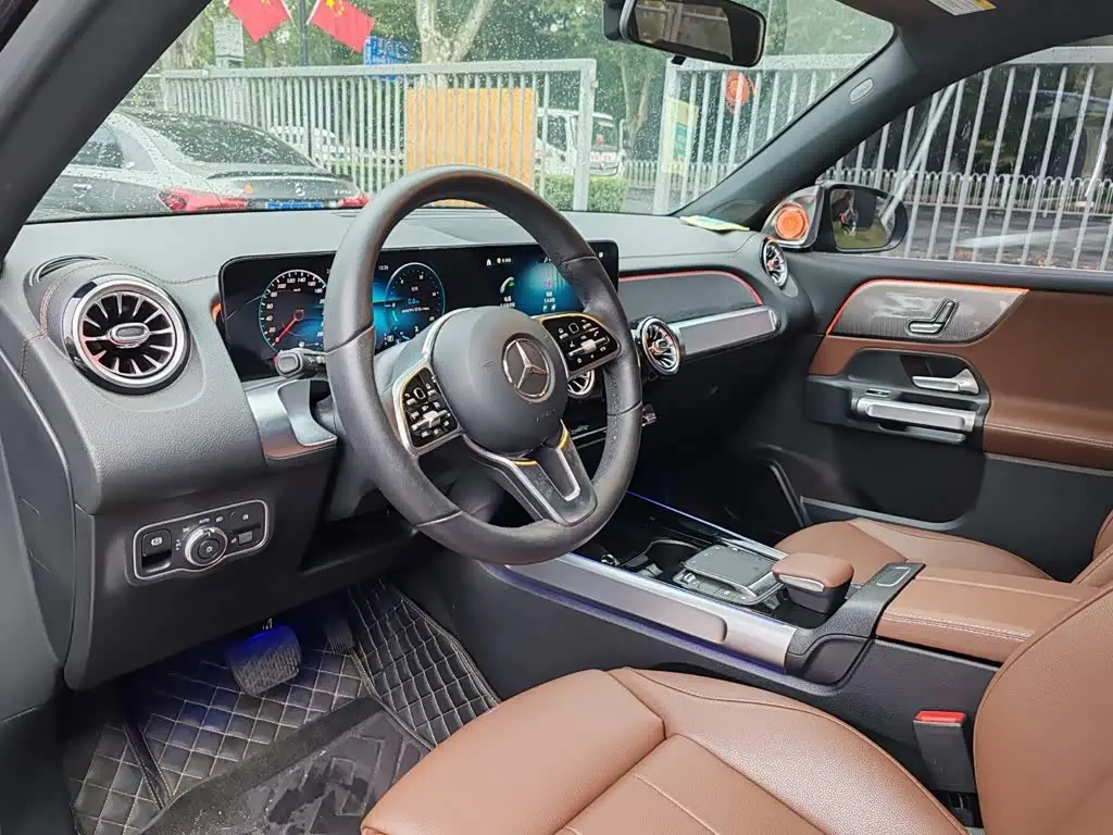 Mercedes-Benz GLB 2023 — Фото 13/15