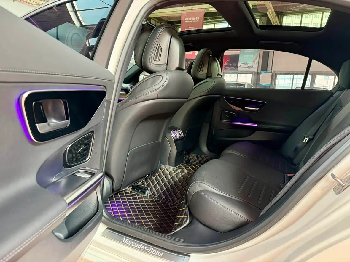 Mercedes-Benz C-Class 2024 — Photo 3/9
