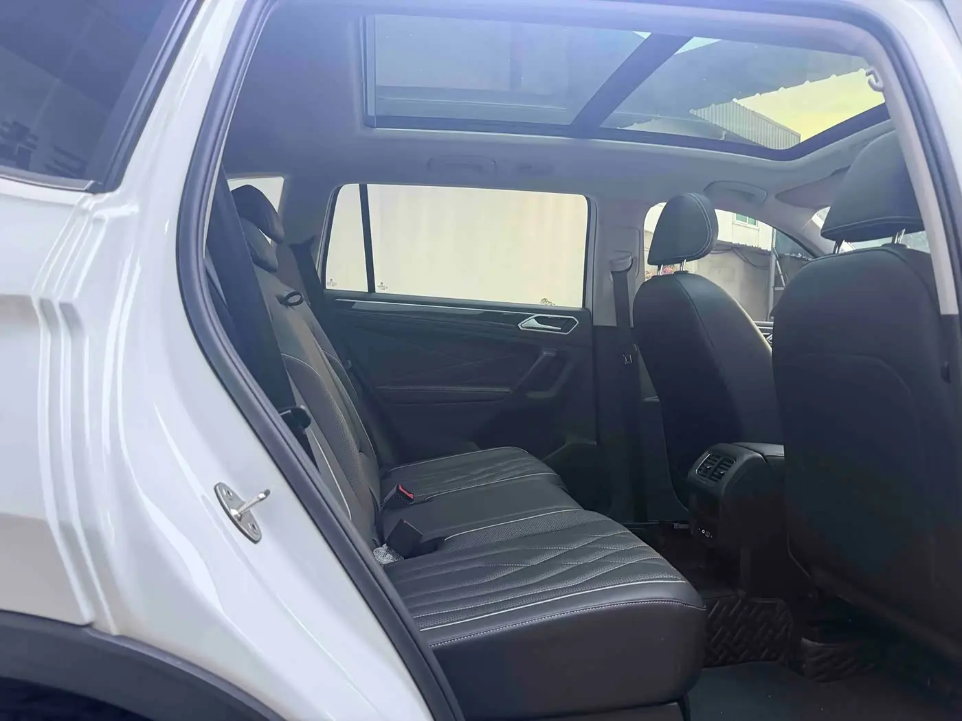 Volkswagen Tiguan L 2023 — Фото 17/20