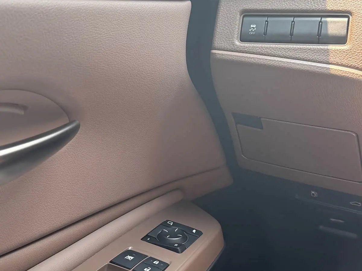 Lexus ES 2024 — Photo 13/16