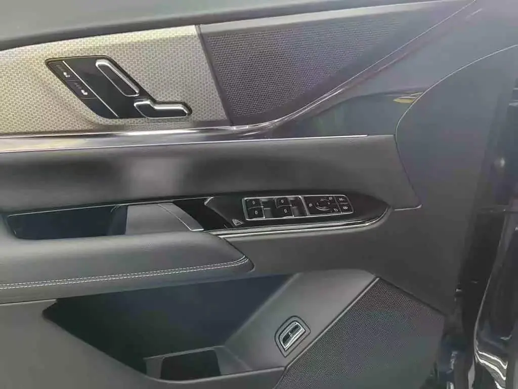 Cadillac XT5 2025 — Фото 8/20