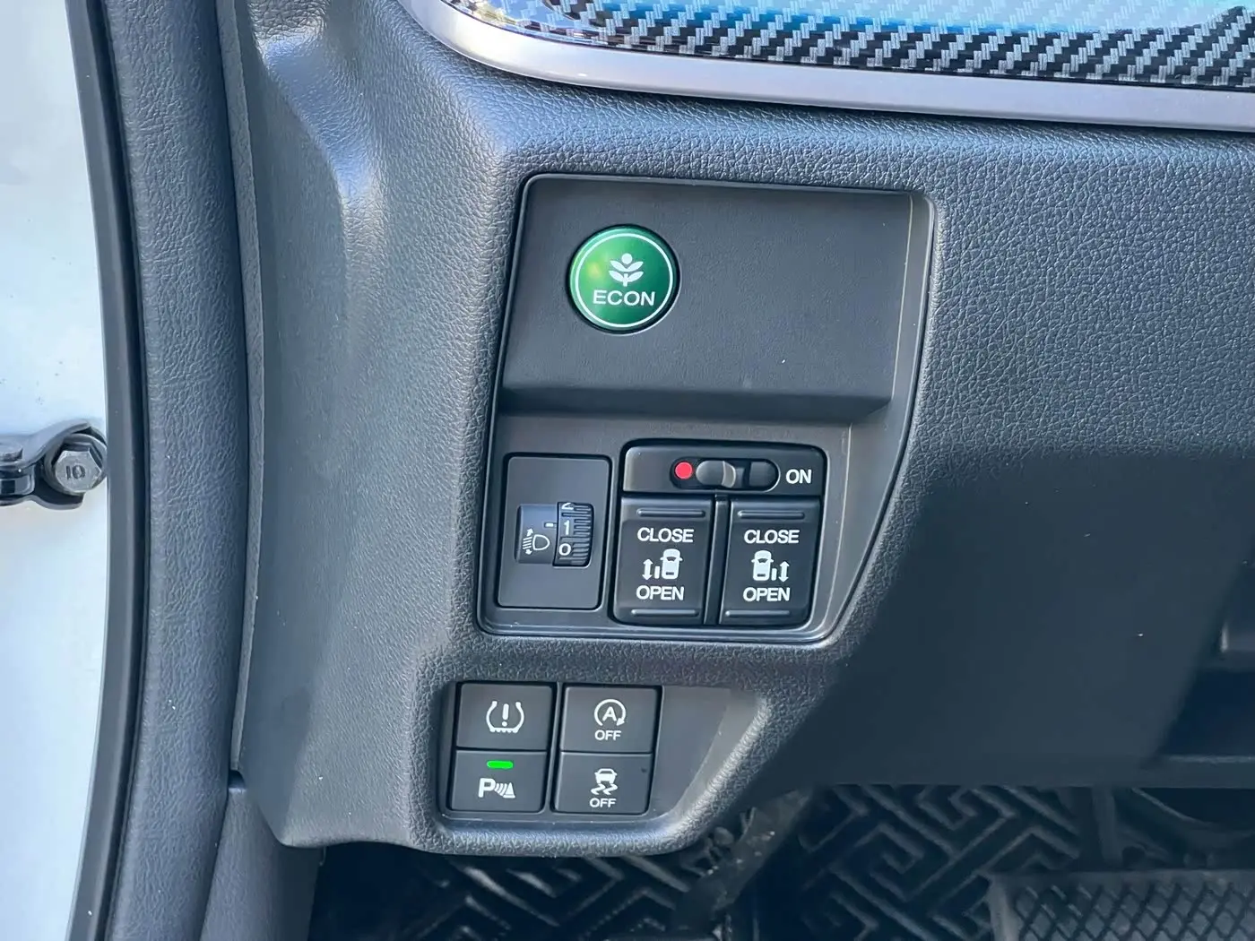 Honda Odyssey 2018 — ფოტო 19/20