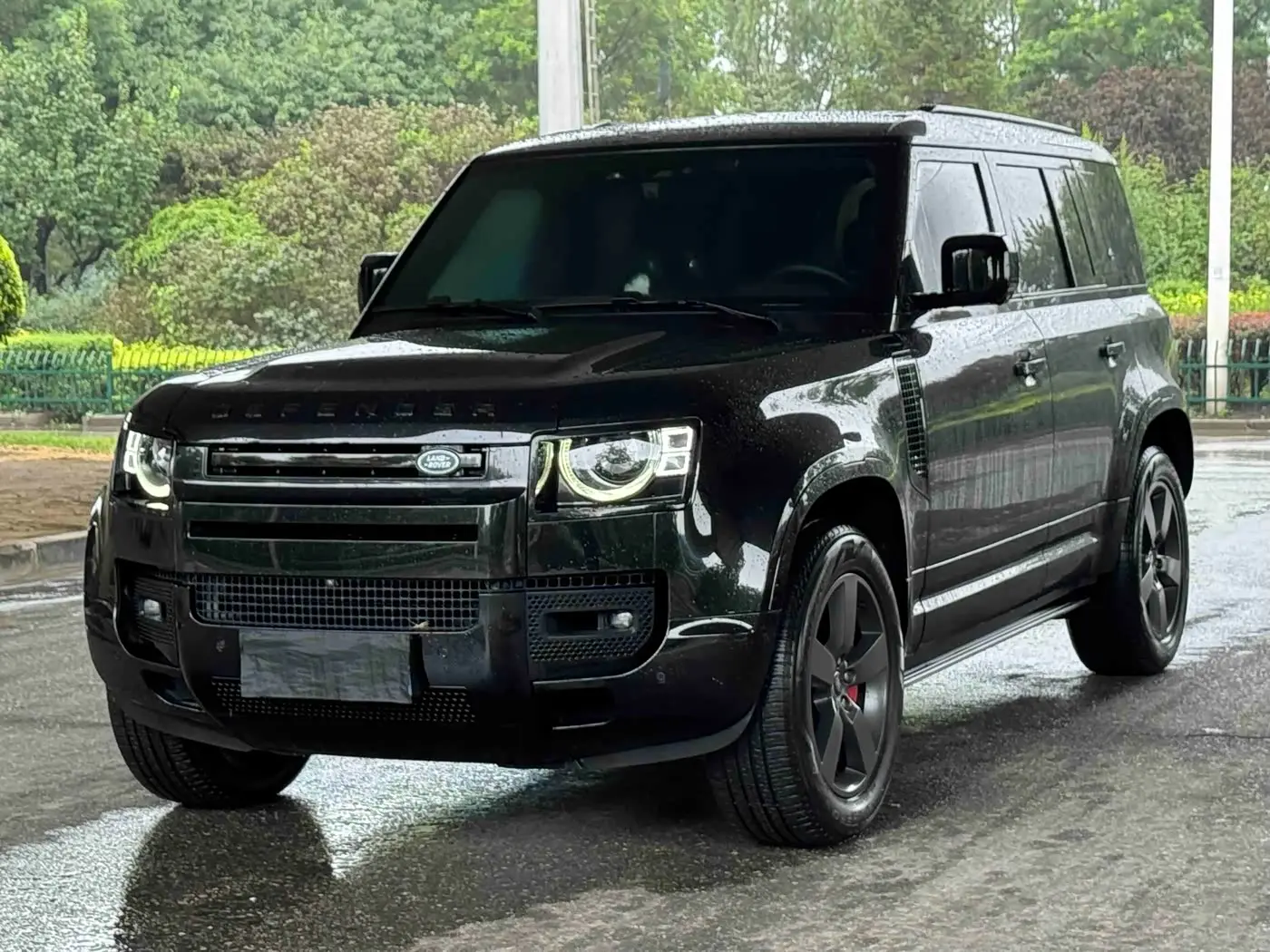 Land Rover Defender 2023 — Photo 3/10