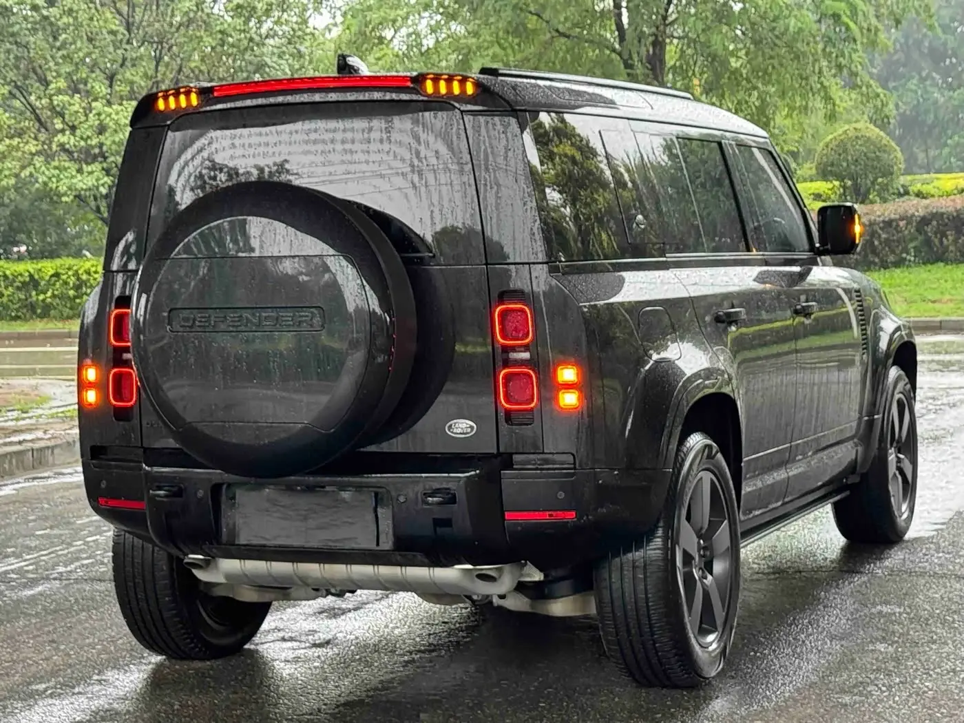 Land Rover Defender 2023 — Photo 6/10