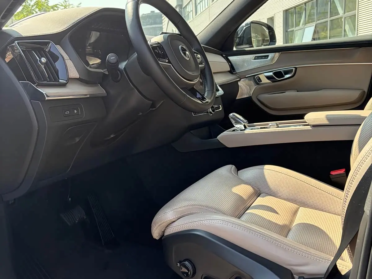 Volvo XC90 Plug-in Hybrid 2025 — Şəkil 7/13