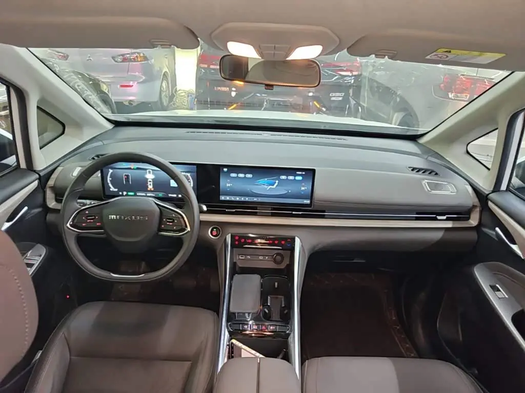 SAIC Maxus Maxus G50 PHEV 2025 — Фото 10/20