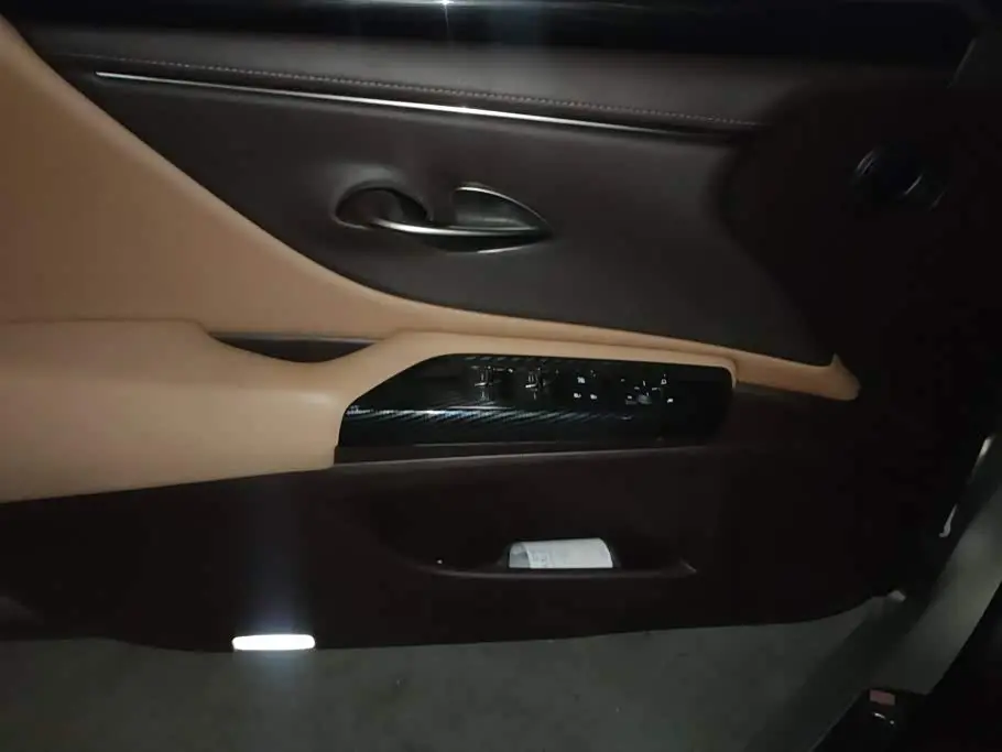 Lexus ES 2020 — Photo 7/16